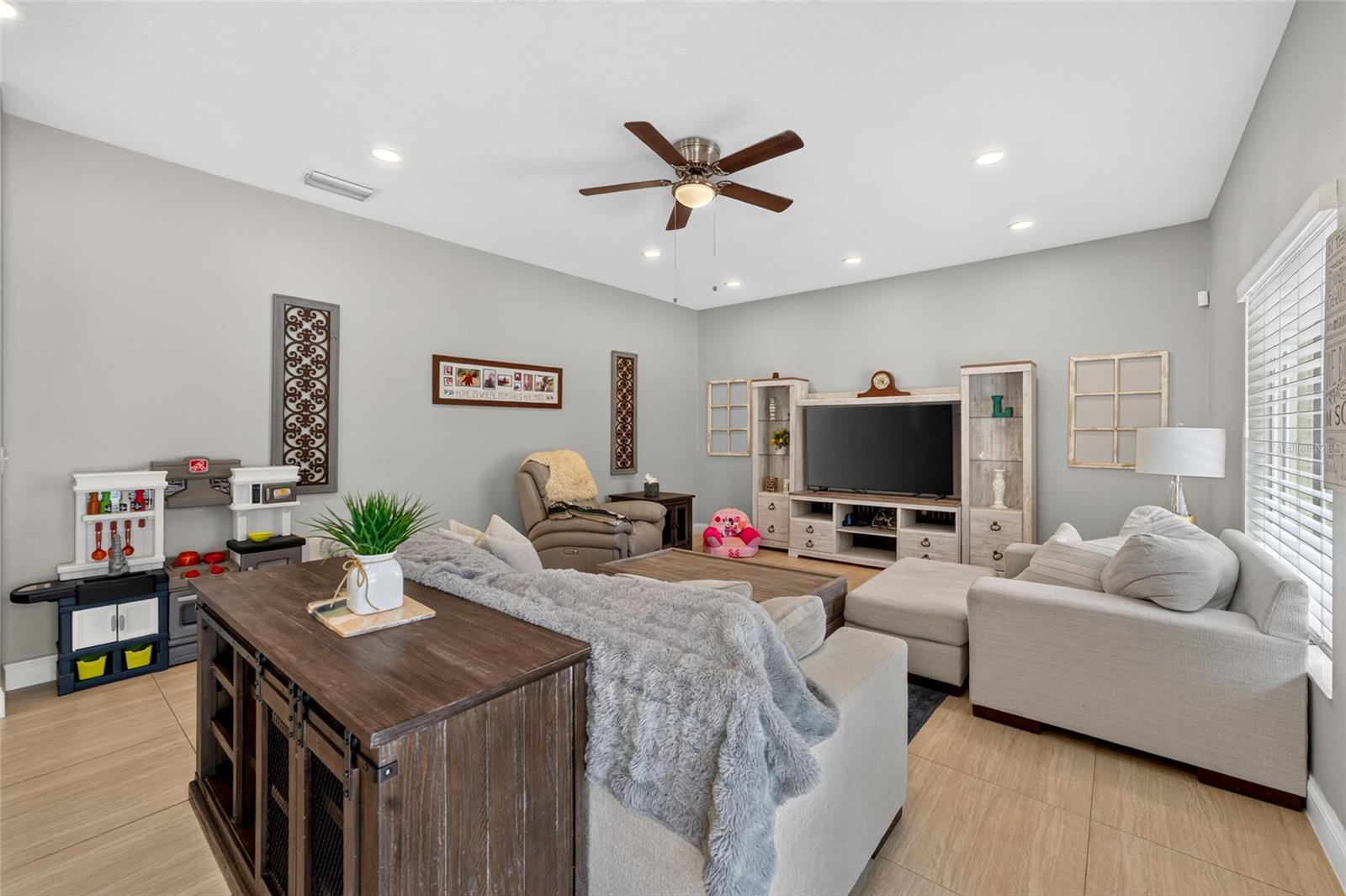 26943 Coral Springs Dr Property Photo 15