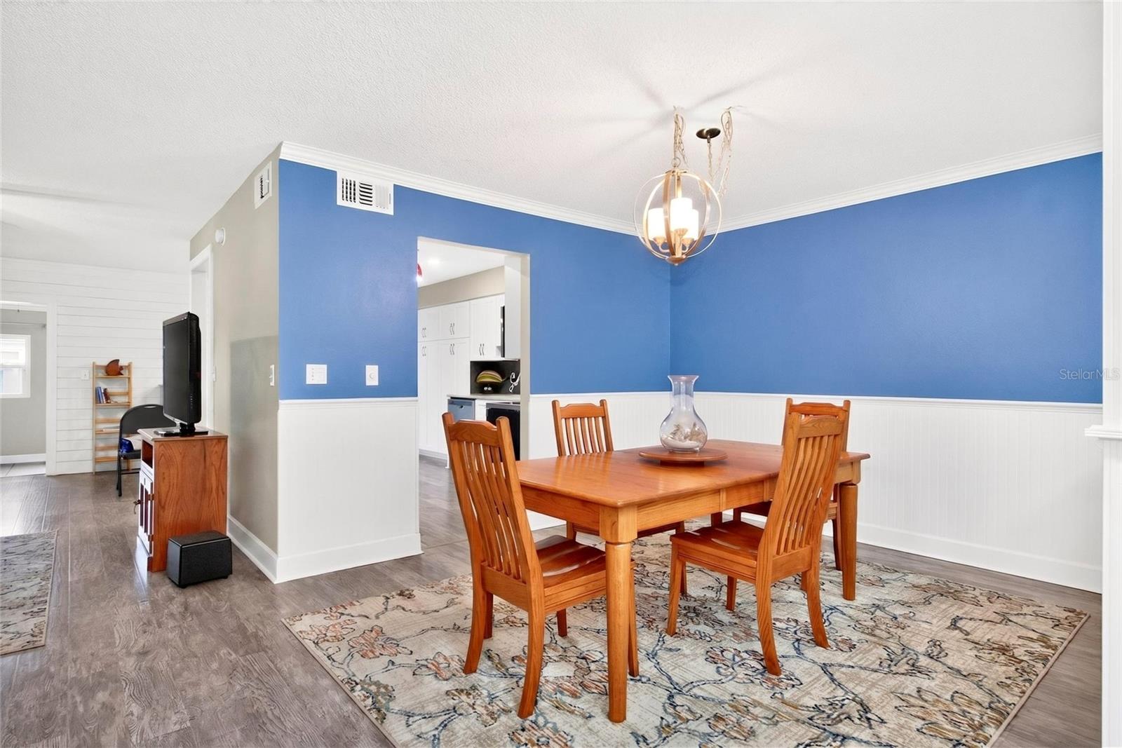 2524 W Brook Ln Property Photo 9
