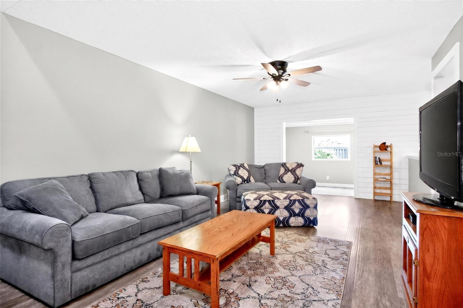 2524 W Brook Ln Property Photo 10