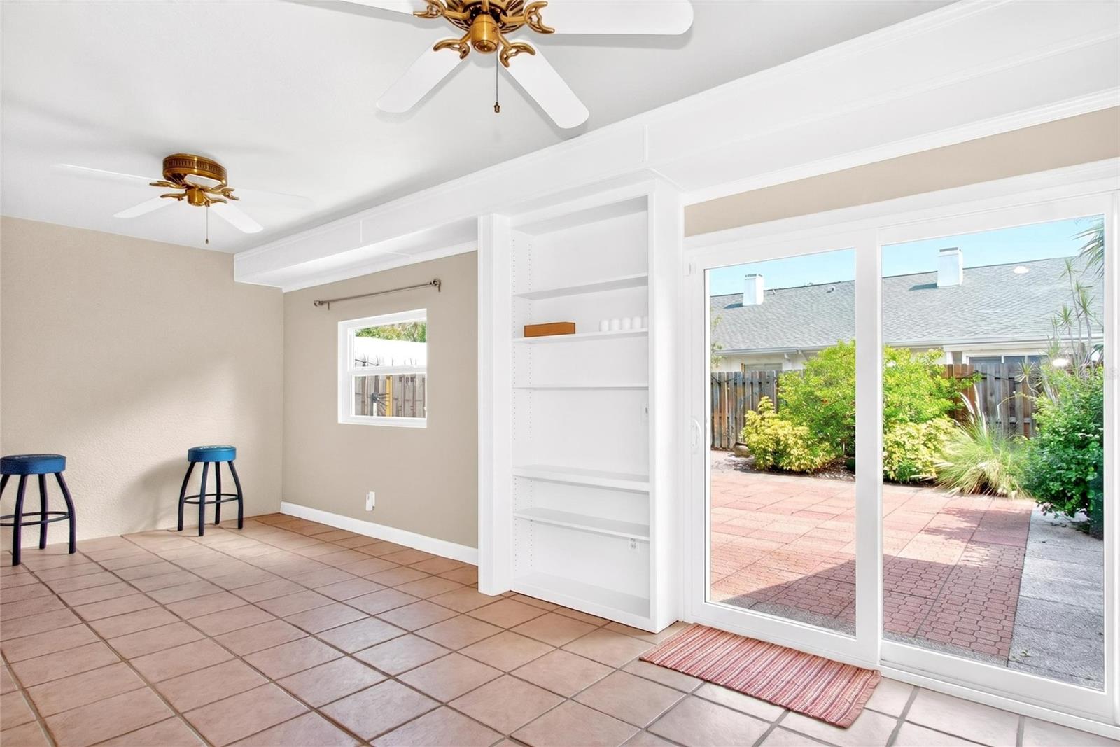 2524 W Brook Ln Property Photo 17