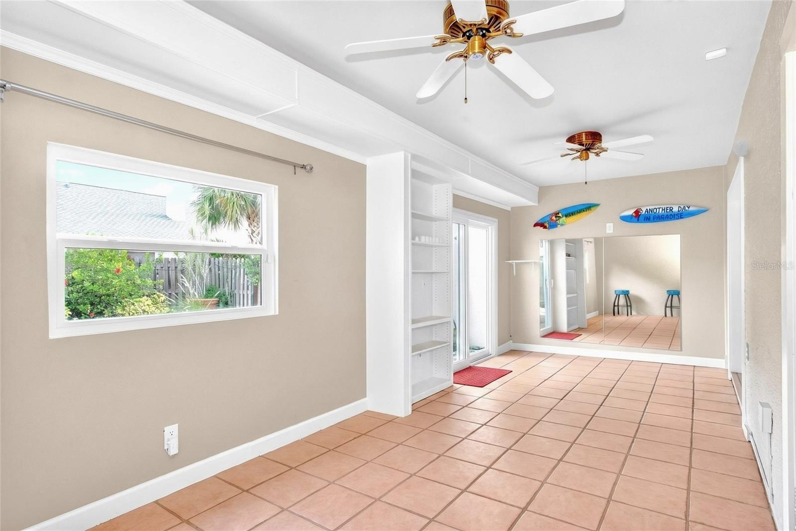 2524 W Brook Ln Property Photo 18