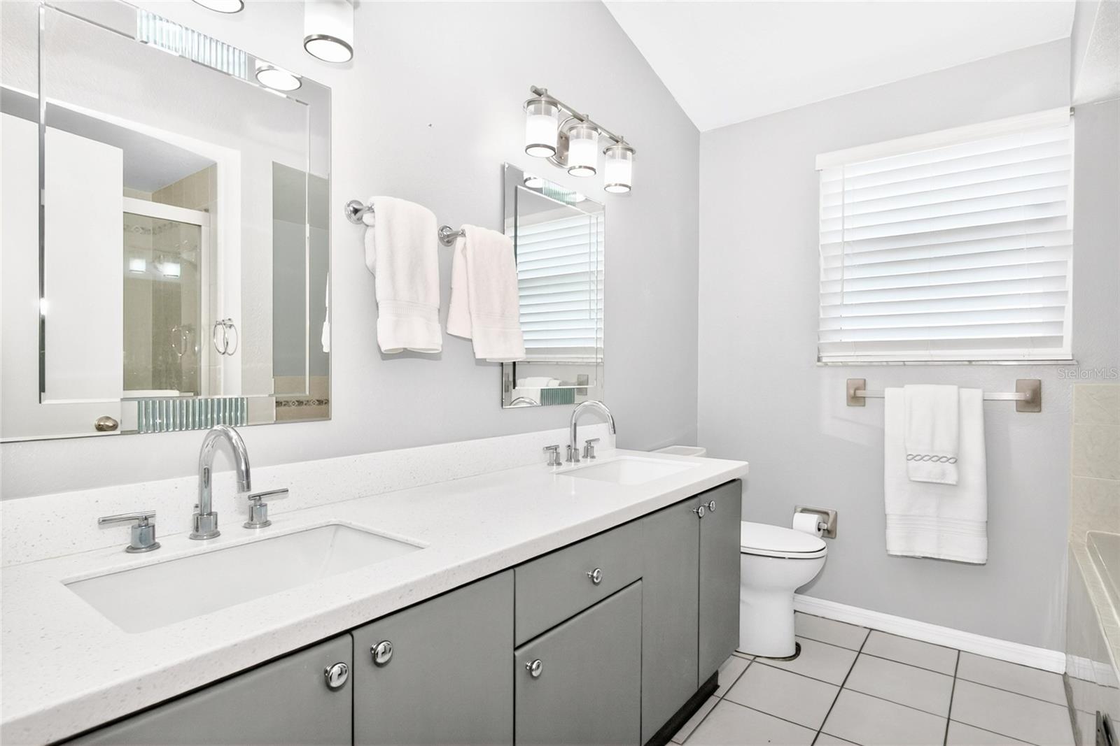 2524 W Brook Ln Property Photo 26