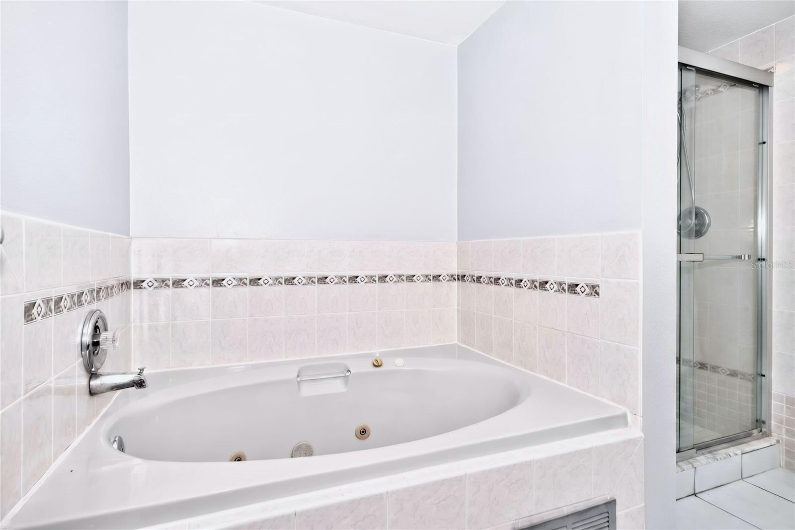 2524 W Brook Ln Property Photo 27