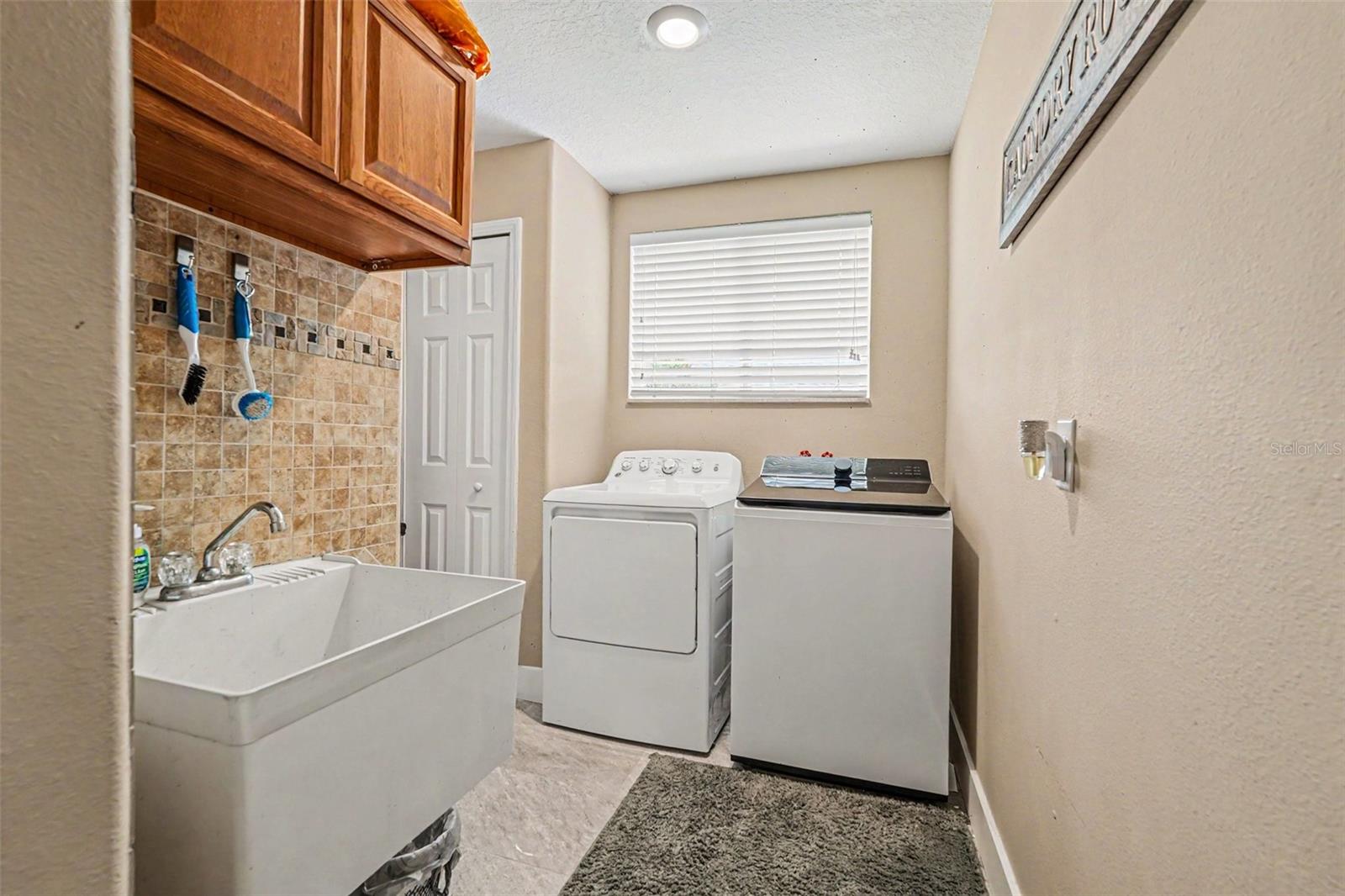 12915 Carlington Ln Property Photo 12