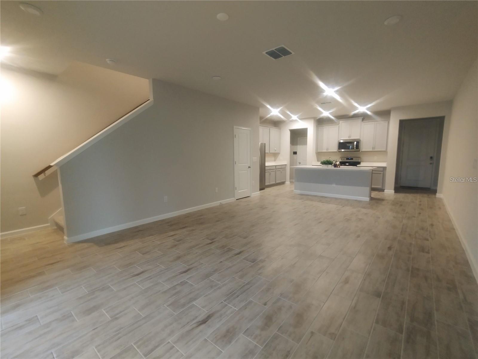 26010 Woven Wicker Bnd Property Photo 3