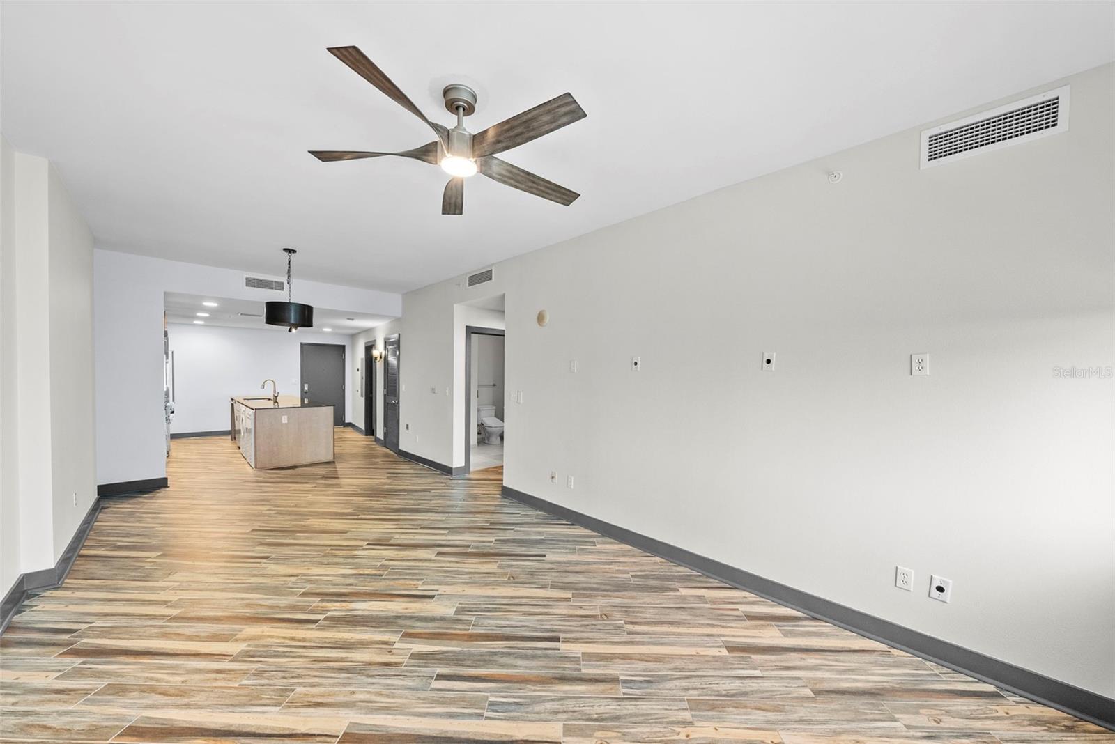 1120 E Kennedy Blvd #618 Property Photo 11