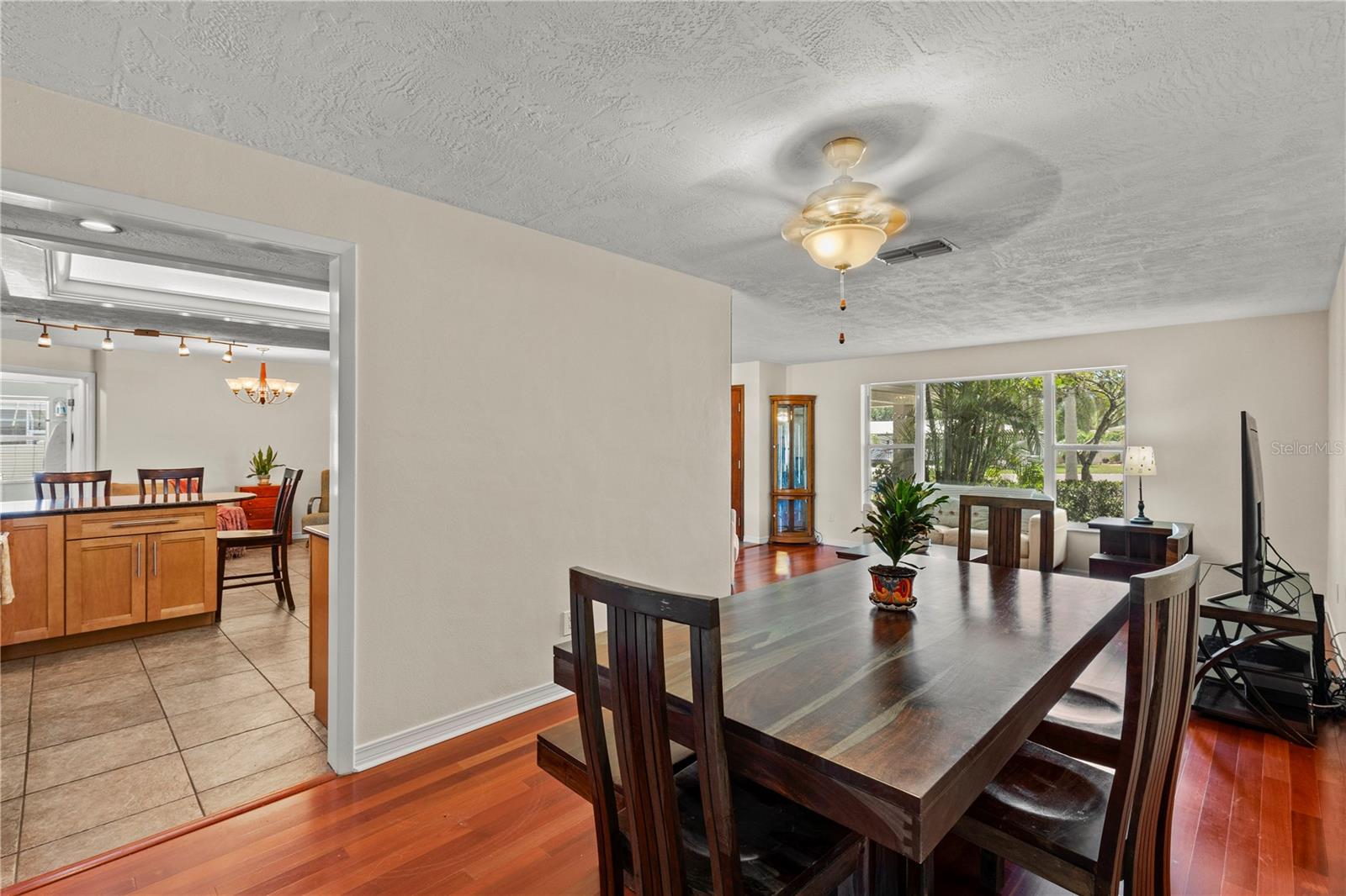 3153 Carlos Dr Property Photo 5