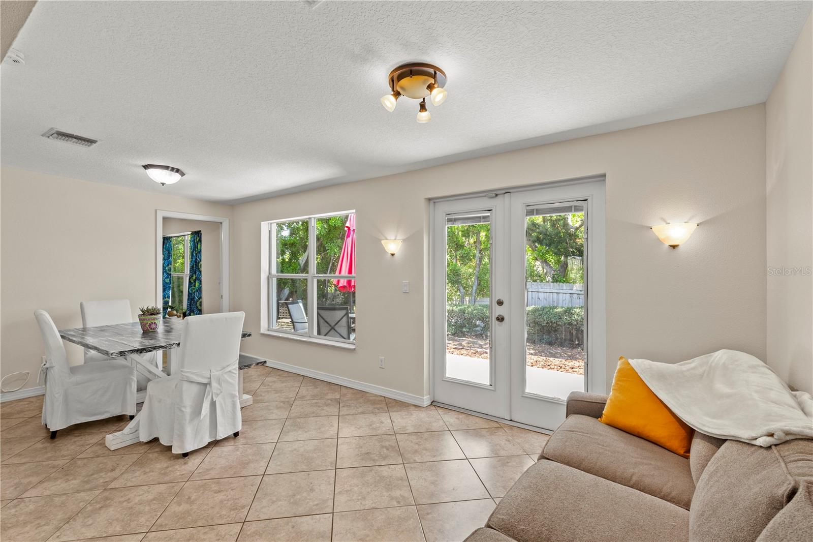 3153 Carlos Dr Property Photo 14