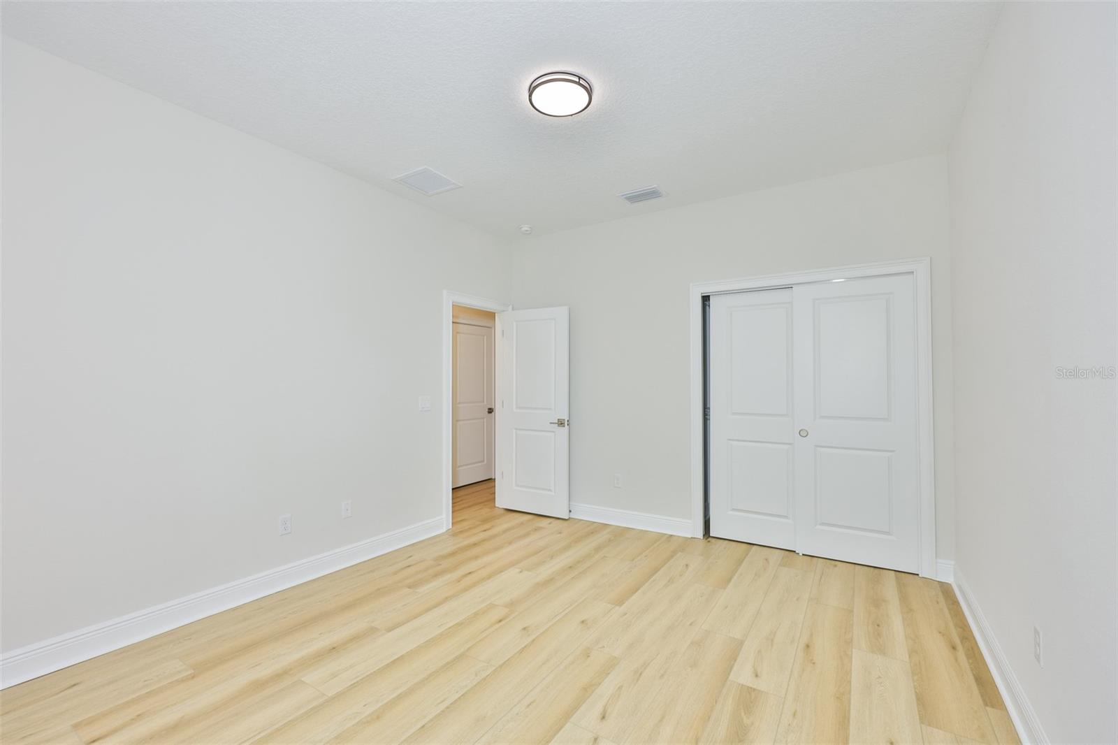 1911 W Beach St Property Photo 21