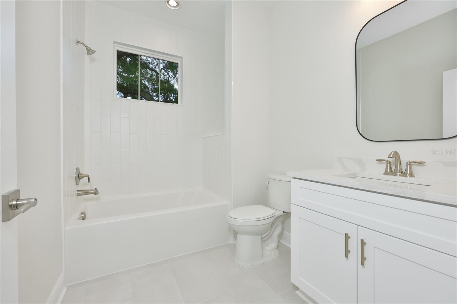 1911 W Beach St Property Photo 22