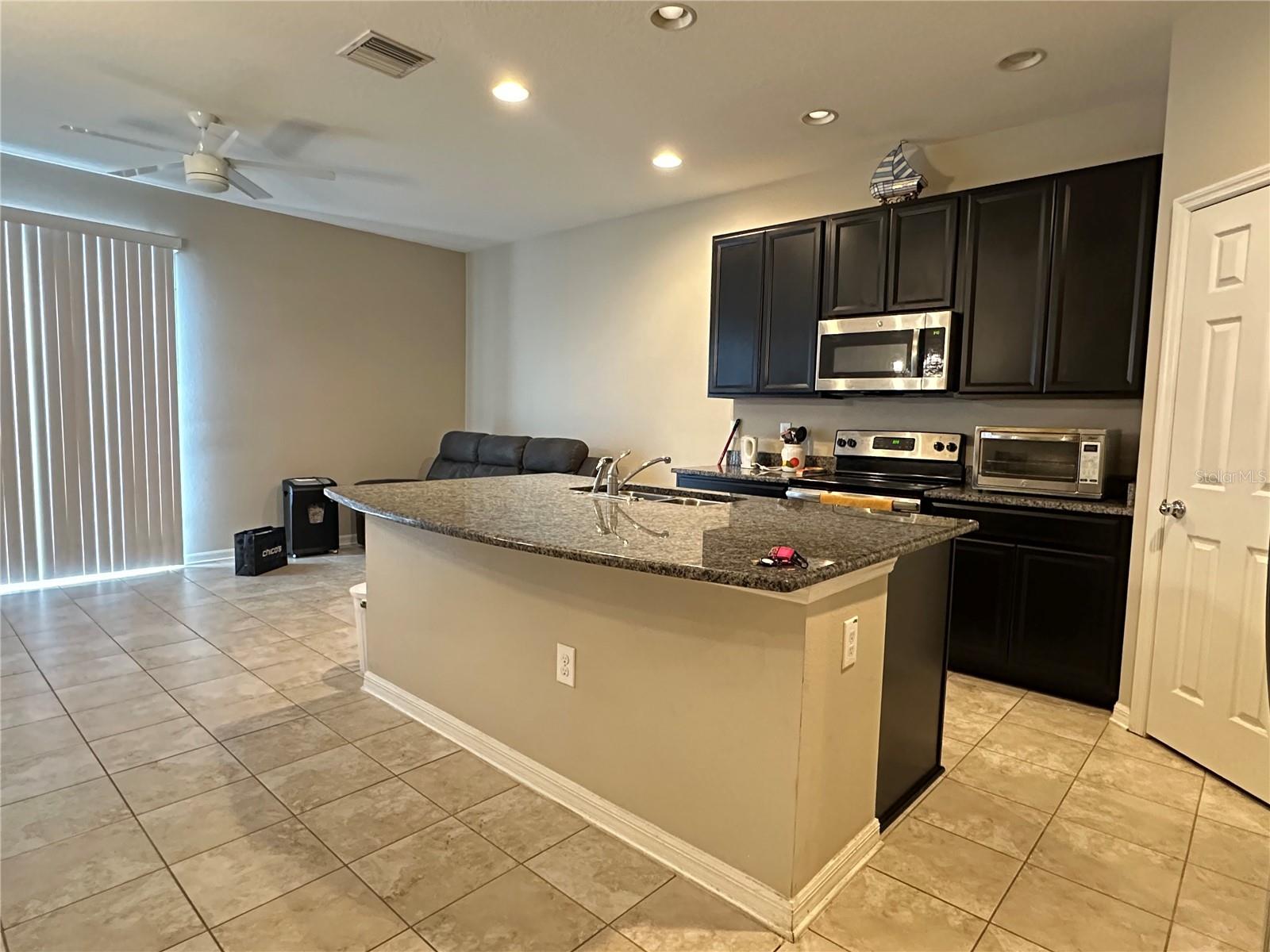 7089 Woodchase Glen Dr Property Photo 4