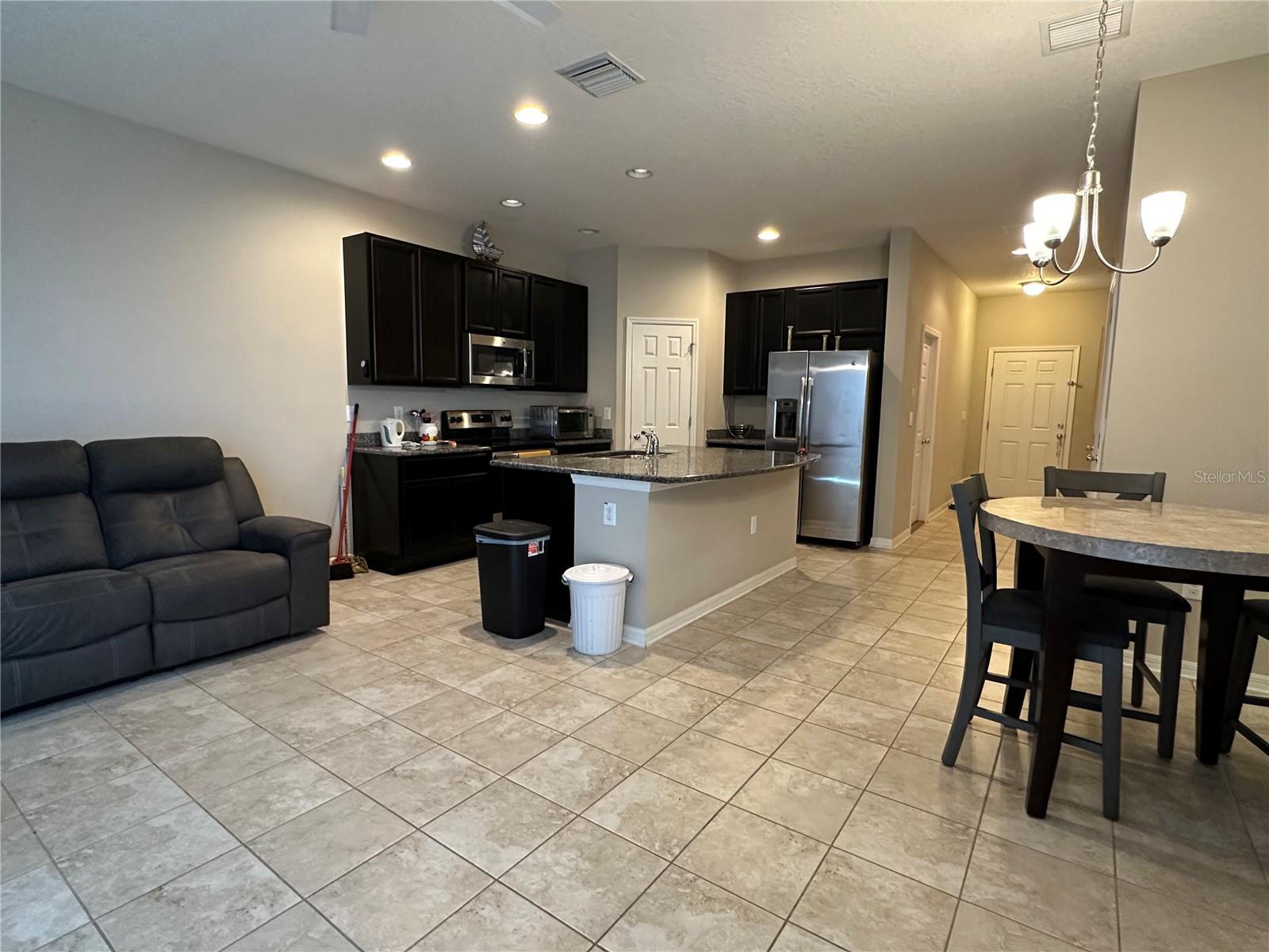 7089 Woodchase Glen Dr Property Photo 6