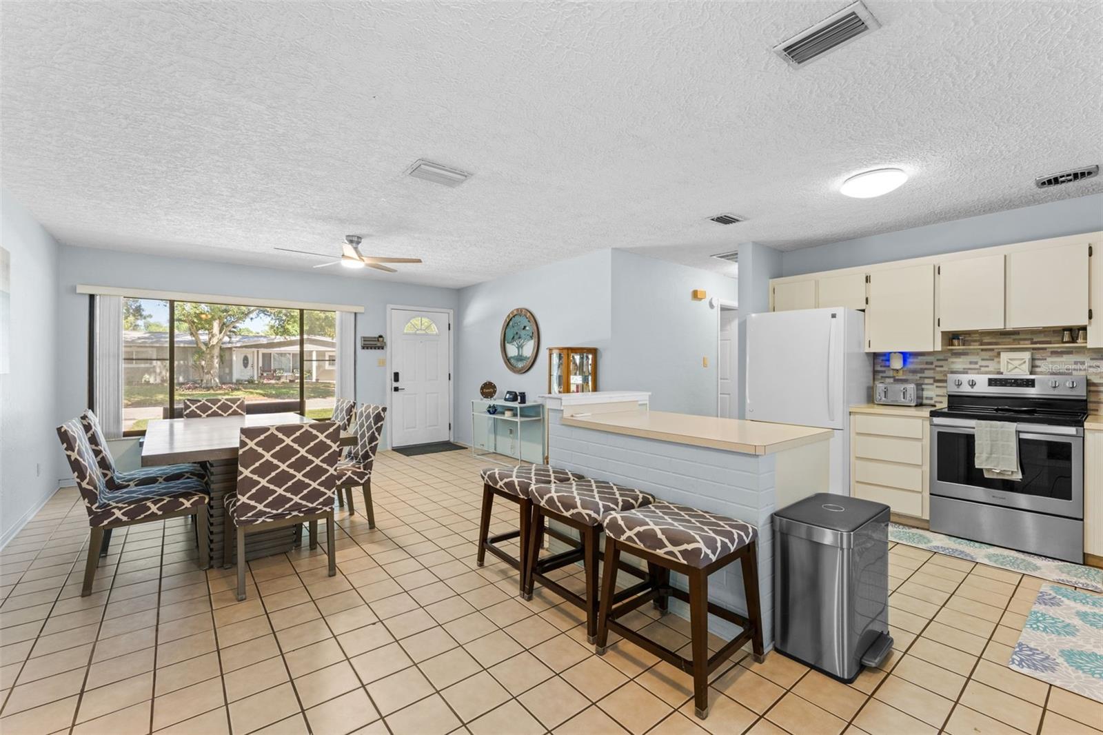2833 56th Ln N Property Photo 8