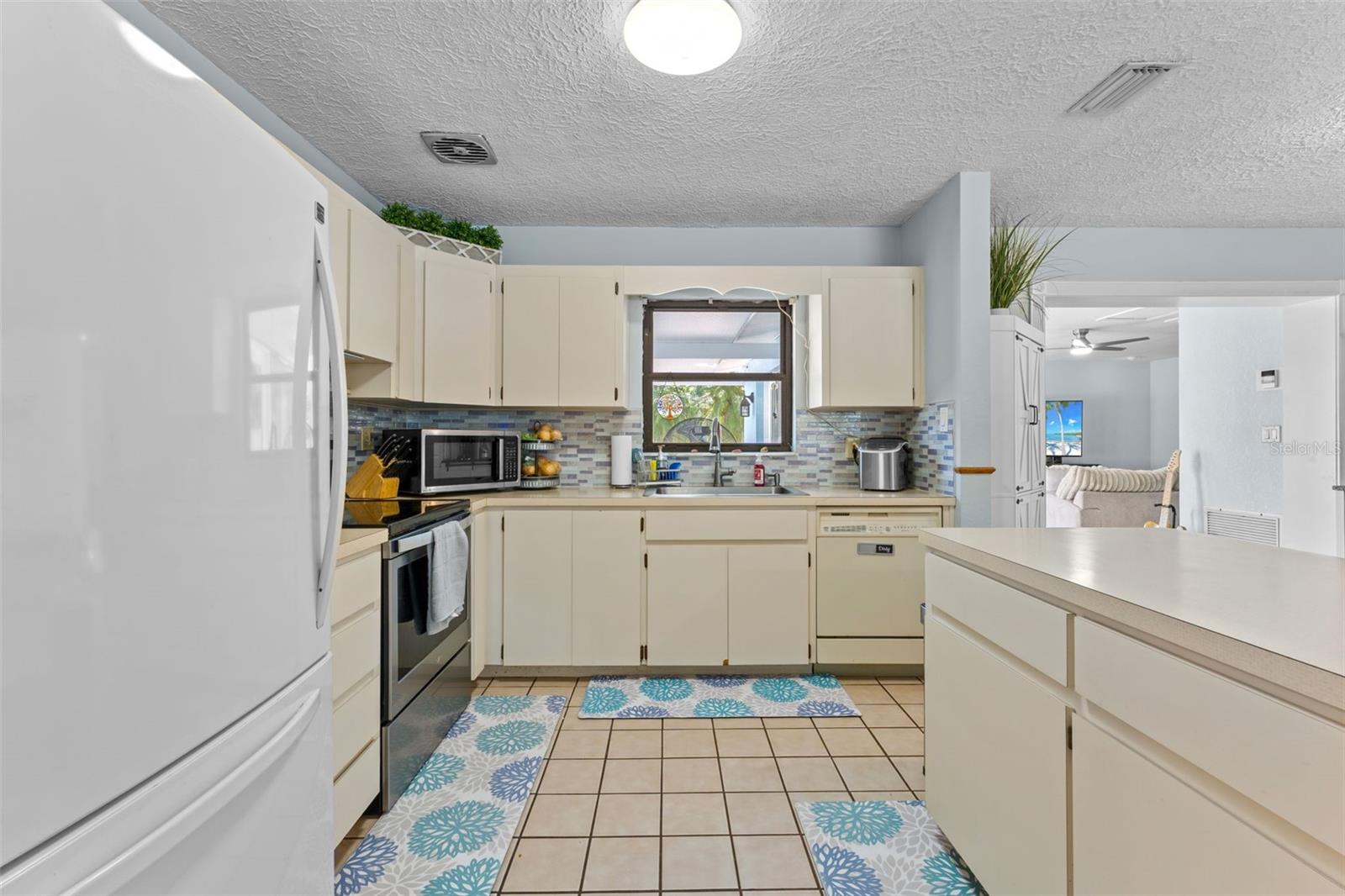 2833 56th Ln N Property Photo 10