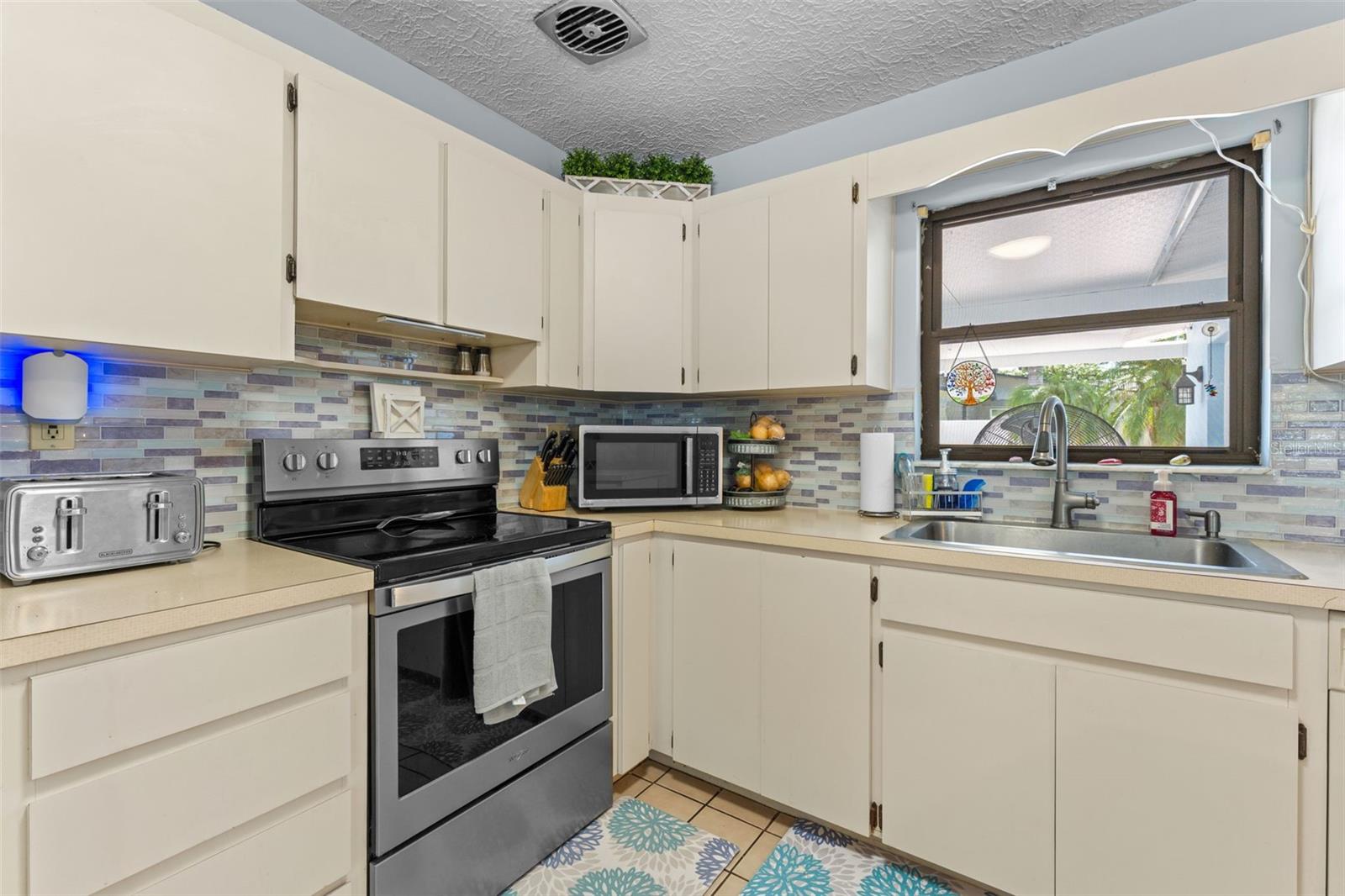2833 56th Ln N Property Photo 11