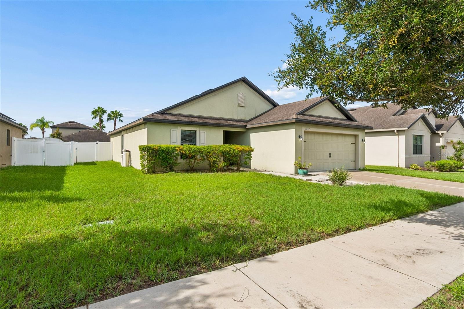 14217 Alistar Manor Dr Property Photo 2