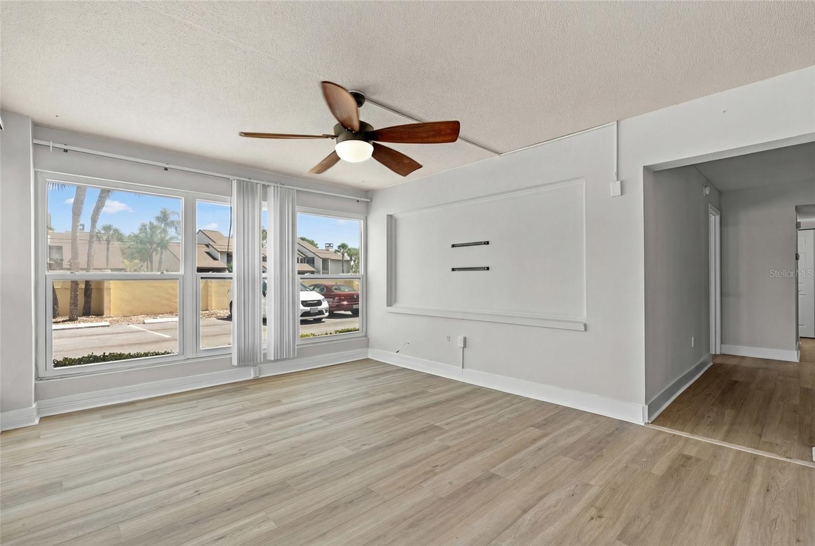 4780 Cove Cir #101 Property Photo 2