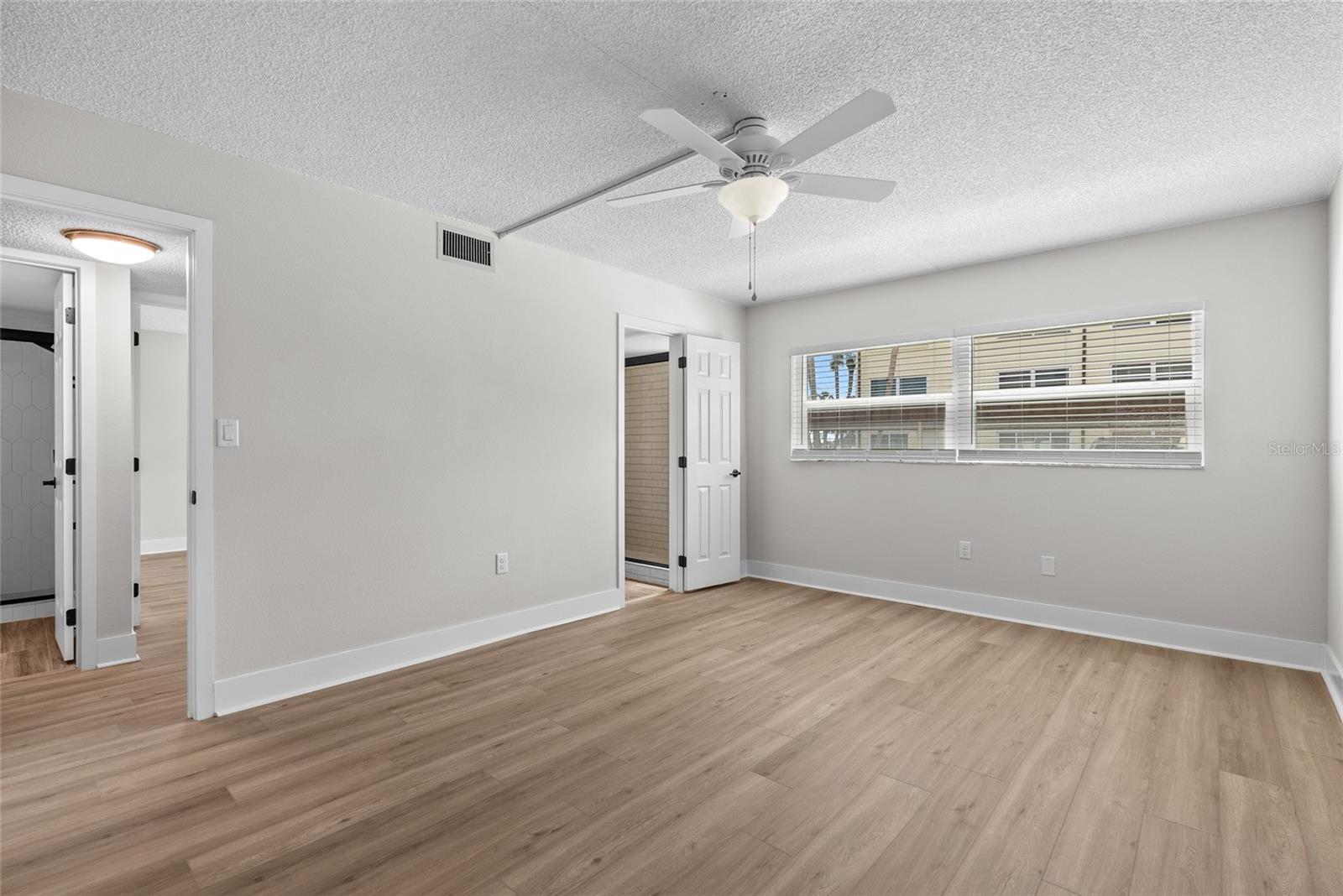 4780 Cove Cir #101 Property Photo 13