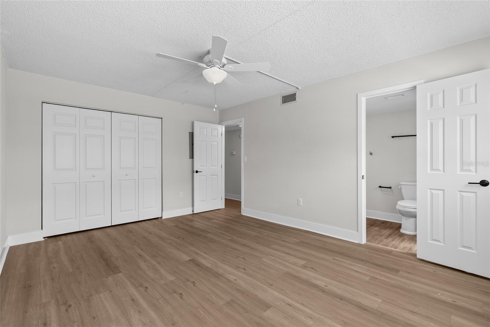 4780 Cove Cir #101 Property Photo 14