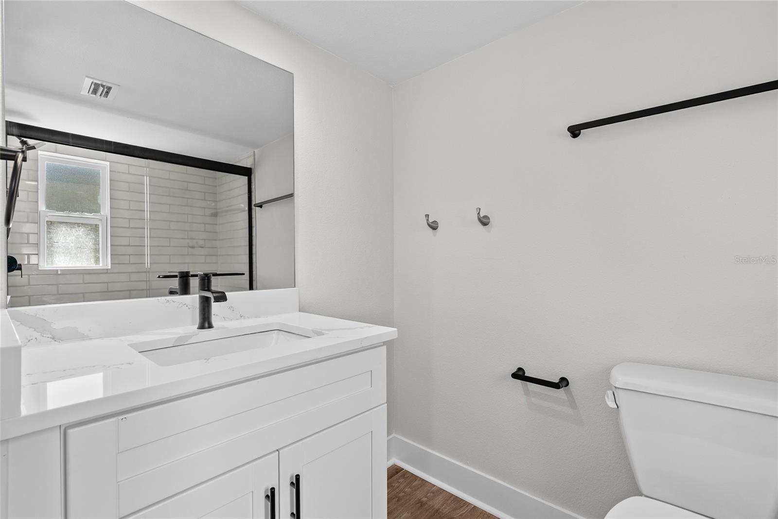 4780 Cove Cir #101 Property Photo 15