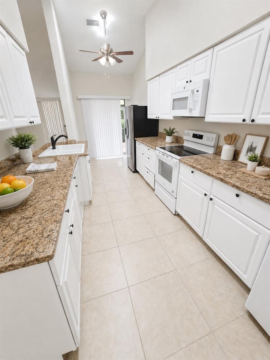 1203 Saxony Cir #b Property Photo 3