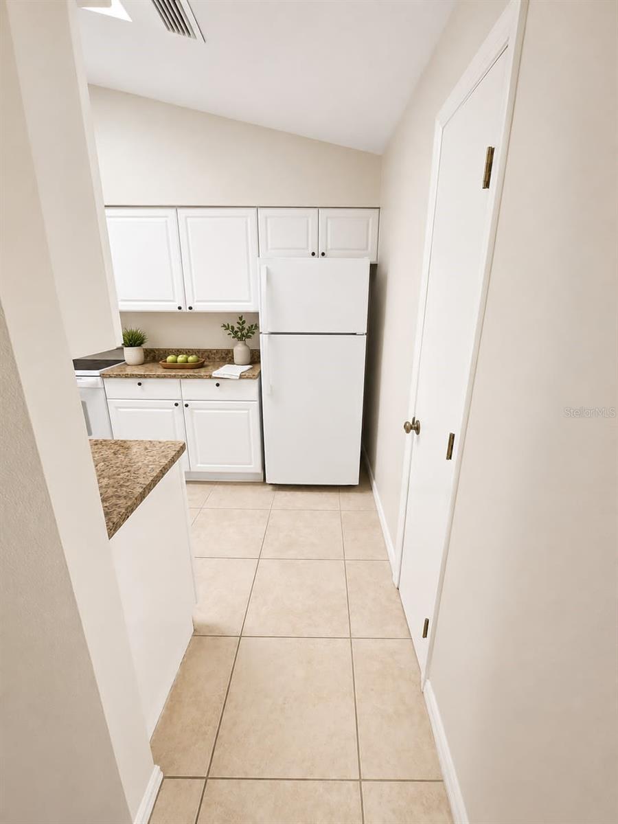 1203 Saxony Cir #b Property Photo 4