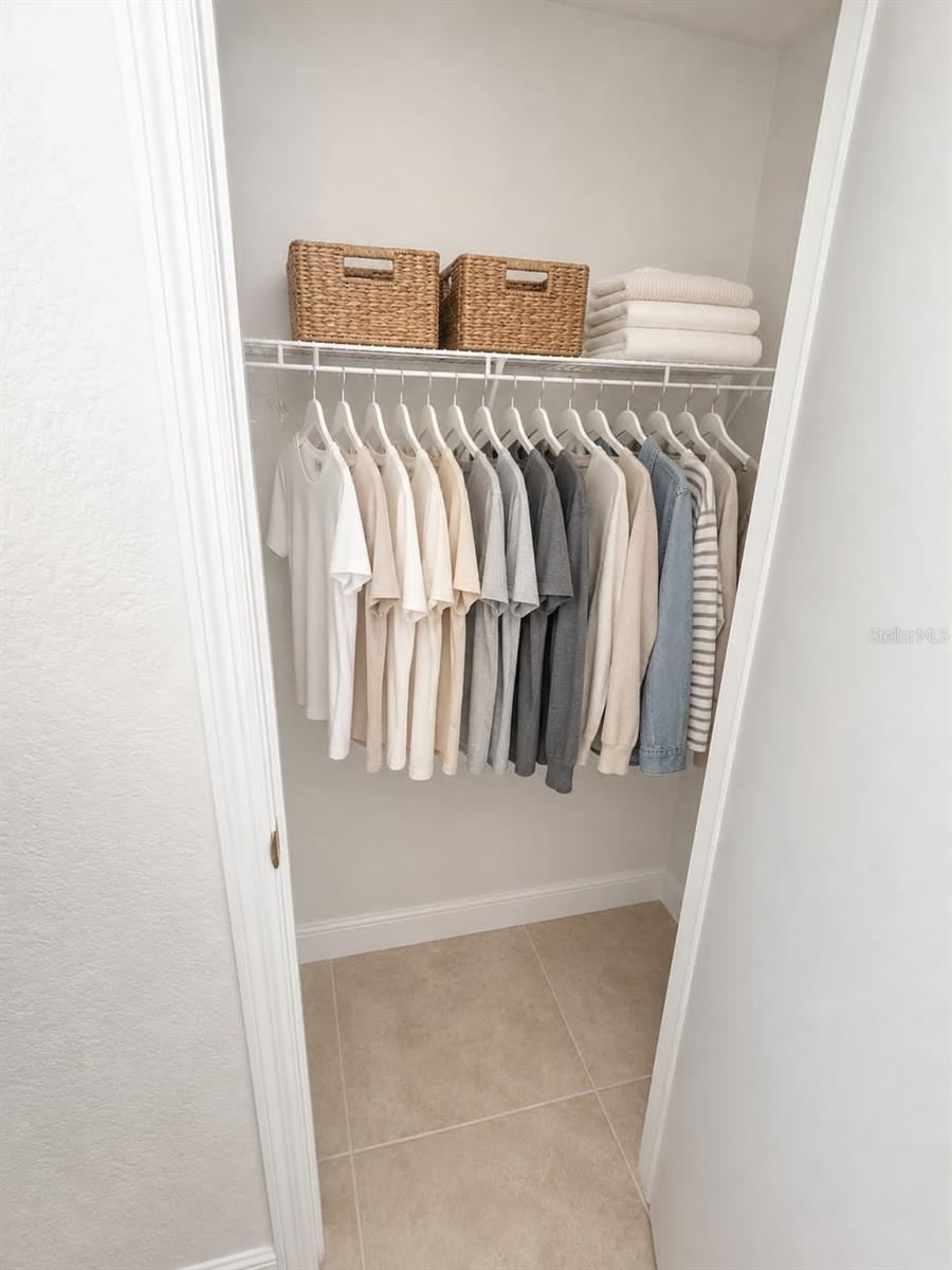 1203 Saxony Cir #b Property Photo 9