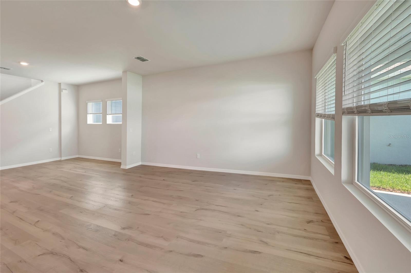 630 Kingswood Ct Property Photo 9
