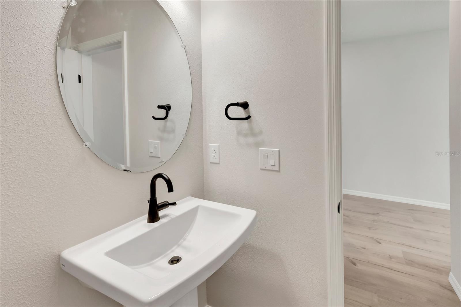 630 Kingswood Ct Property Photo 27