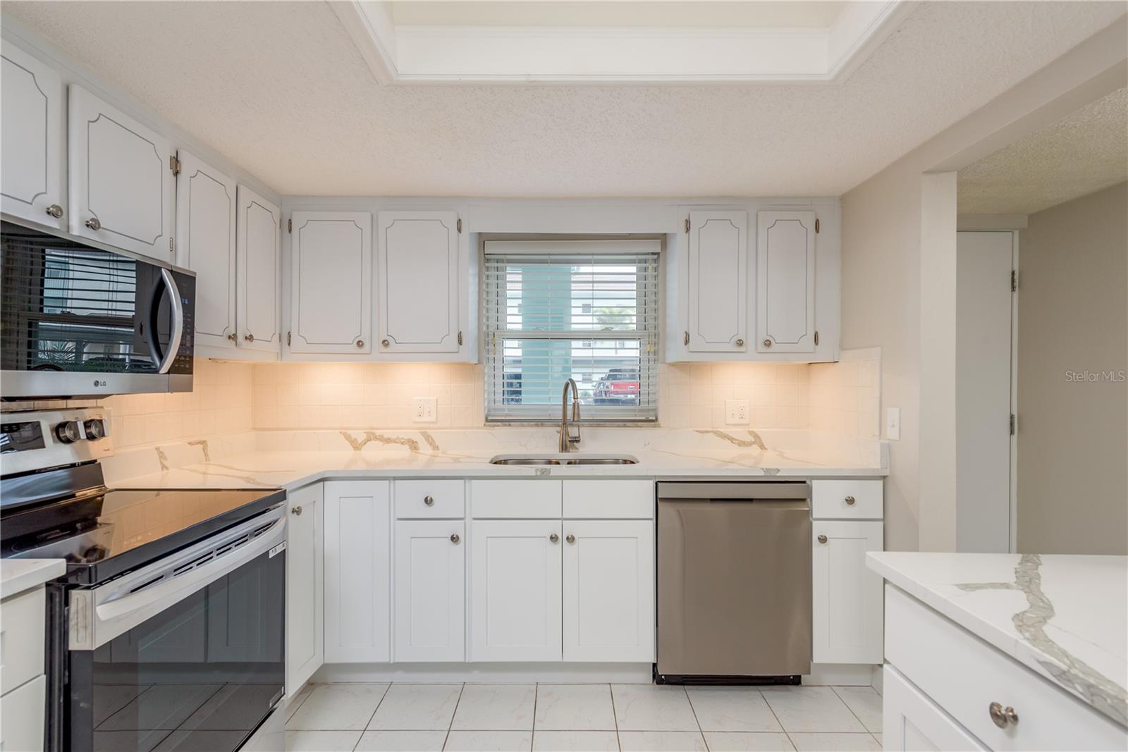 8 Glencoe Pl #104 Property Photo 12
