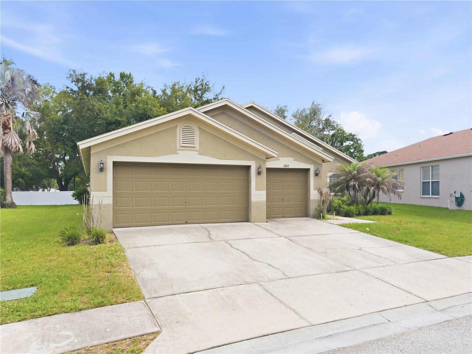 5912 Bramble Bush Ct Property Photo 3