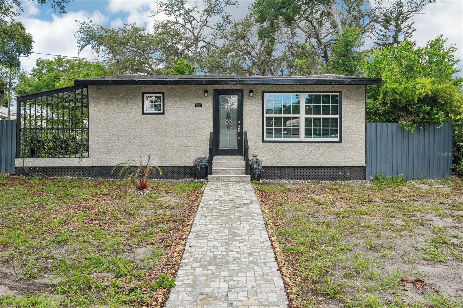 8514 N Branch Ave Property Photo 1