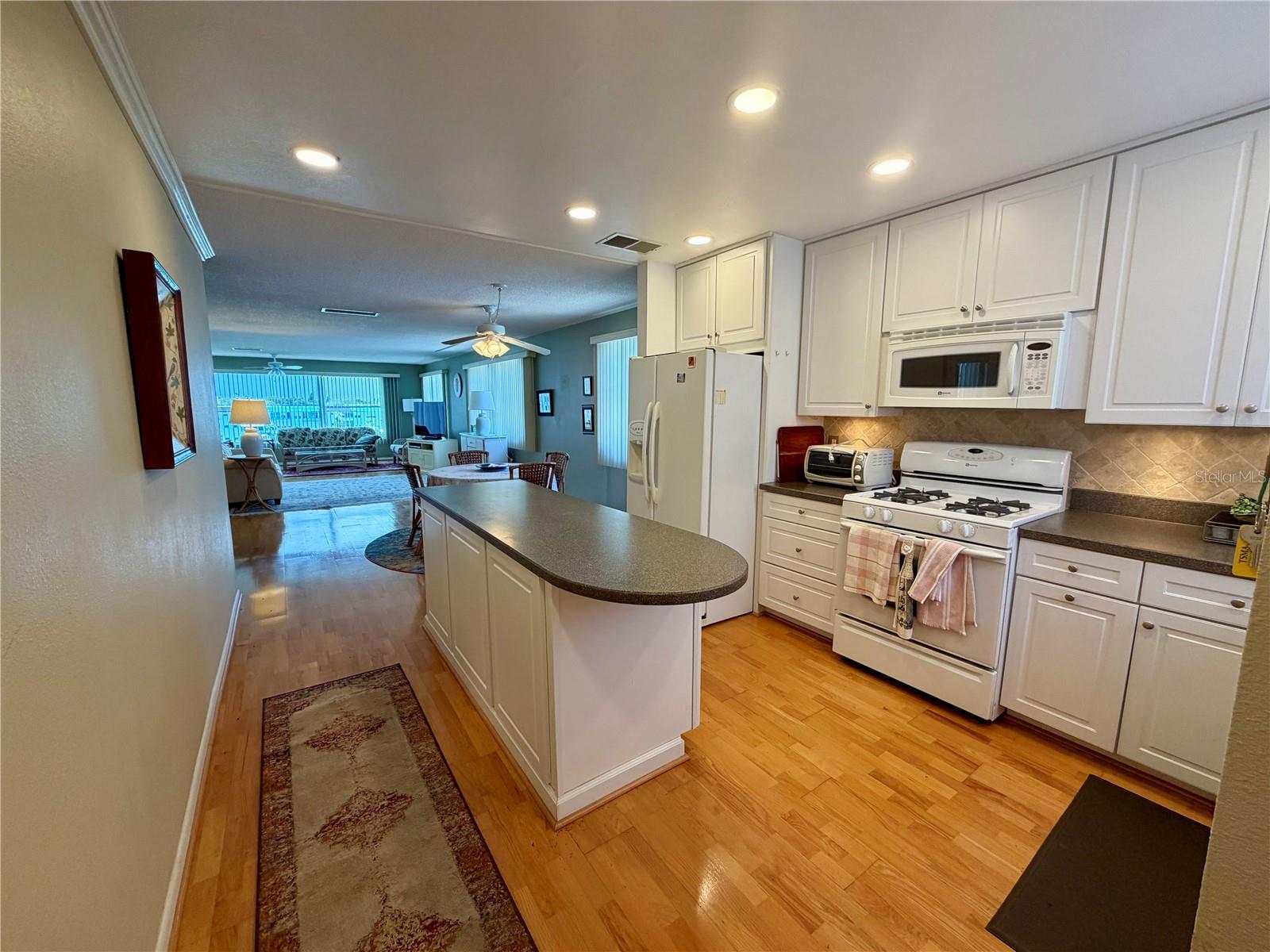 6025 Shore Blvd S #415 Property Photo 3