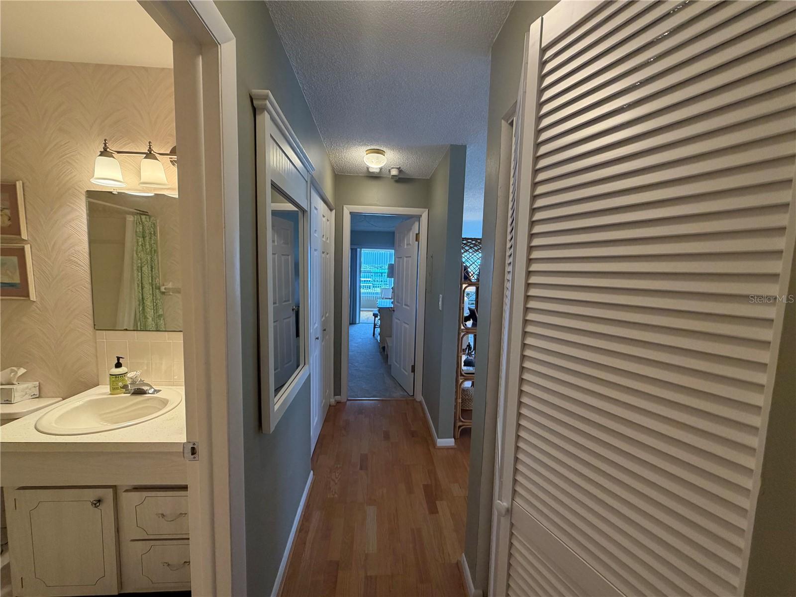 6025 Shore Blvd S #415 Property Photo 7