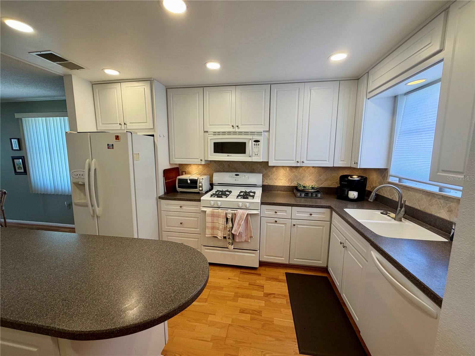 6025 Shore Blvd S #415 Property Photo 11
