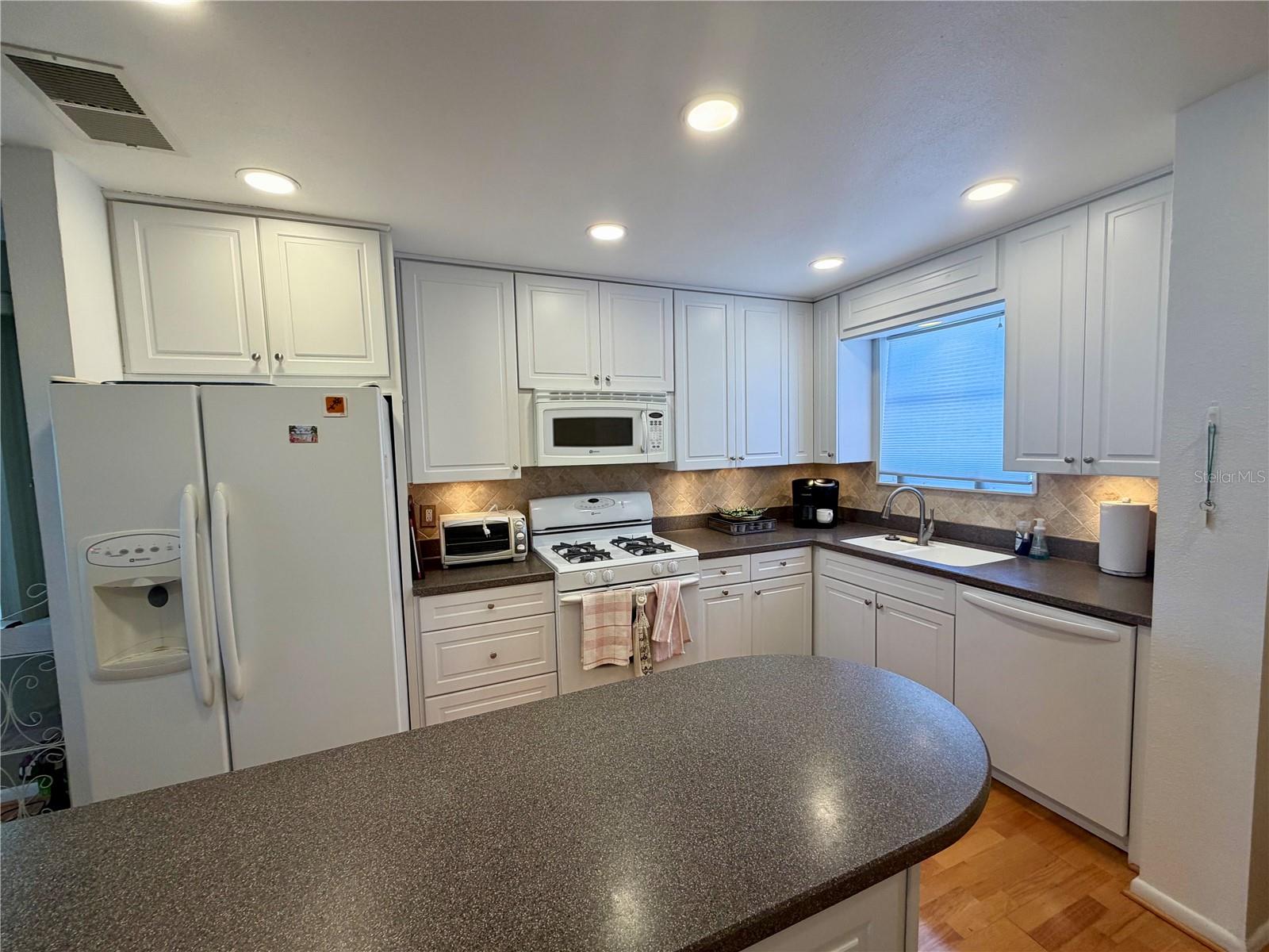6025 Shore Blvd S #415 Property Photo 12