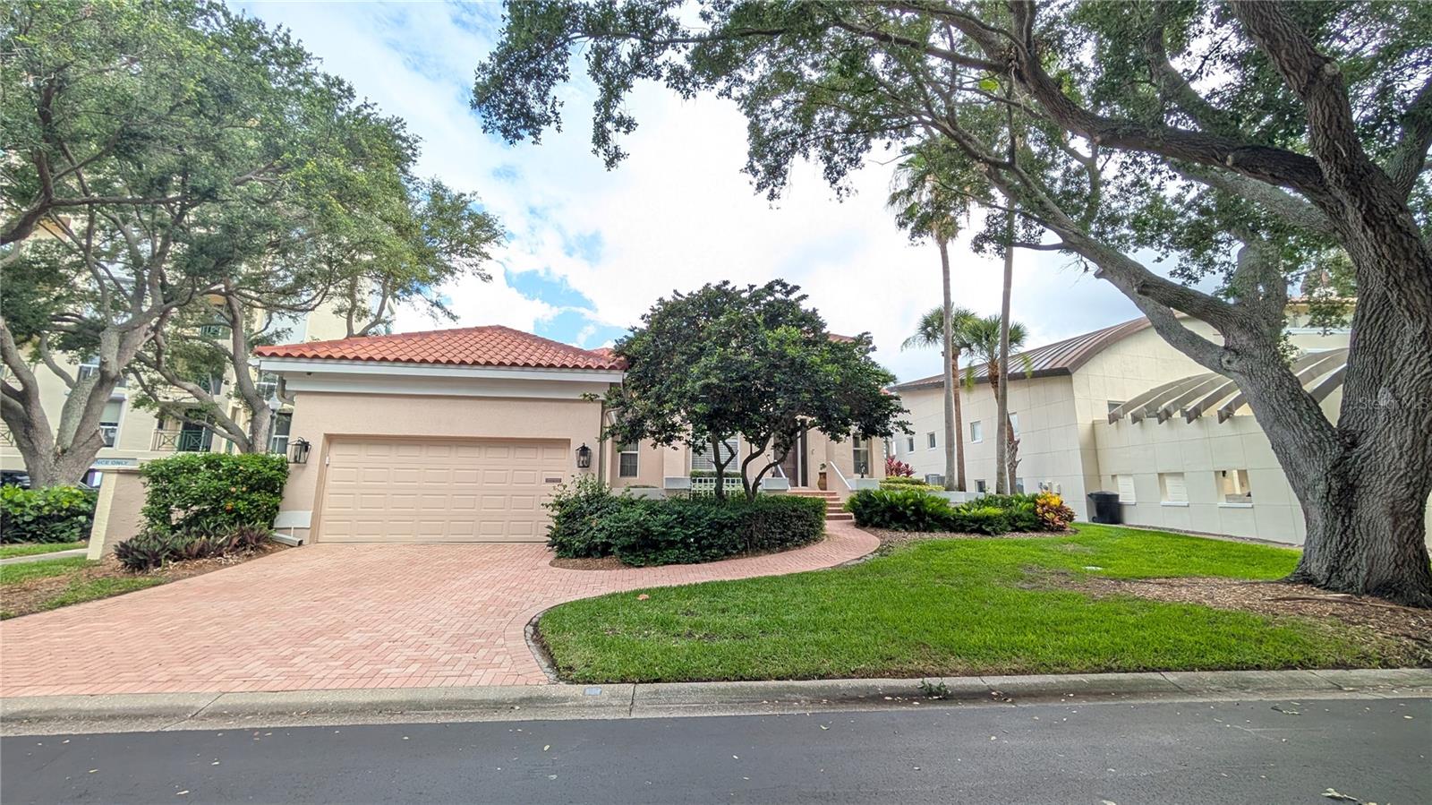 4709 Dolphin Cay Ln Property Photo 2