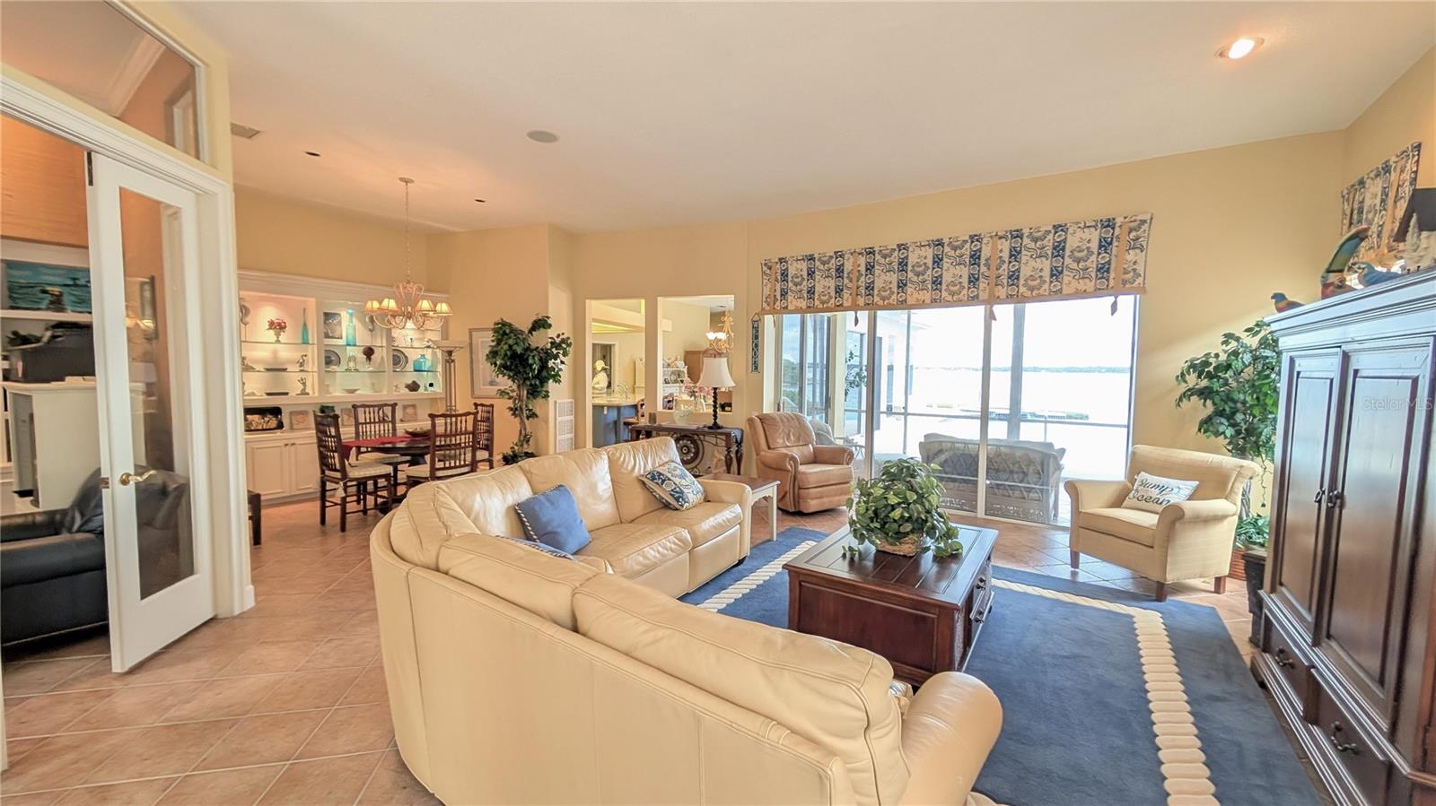 4709 Dolphin Cay Ln Property Photo 3