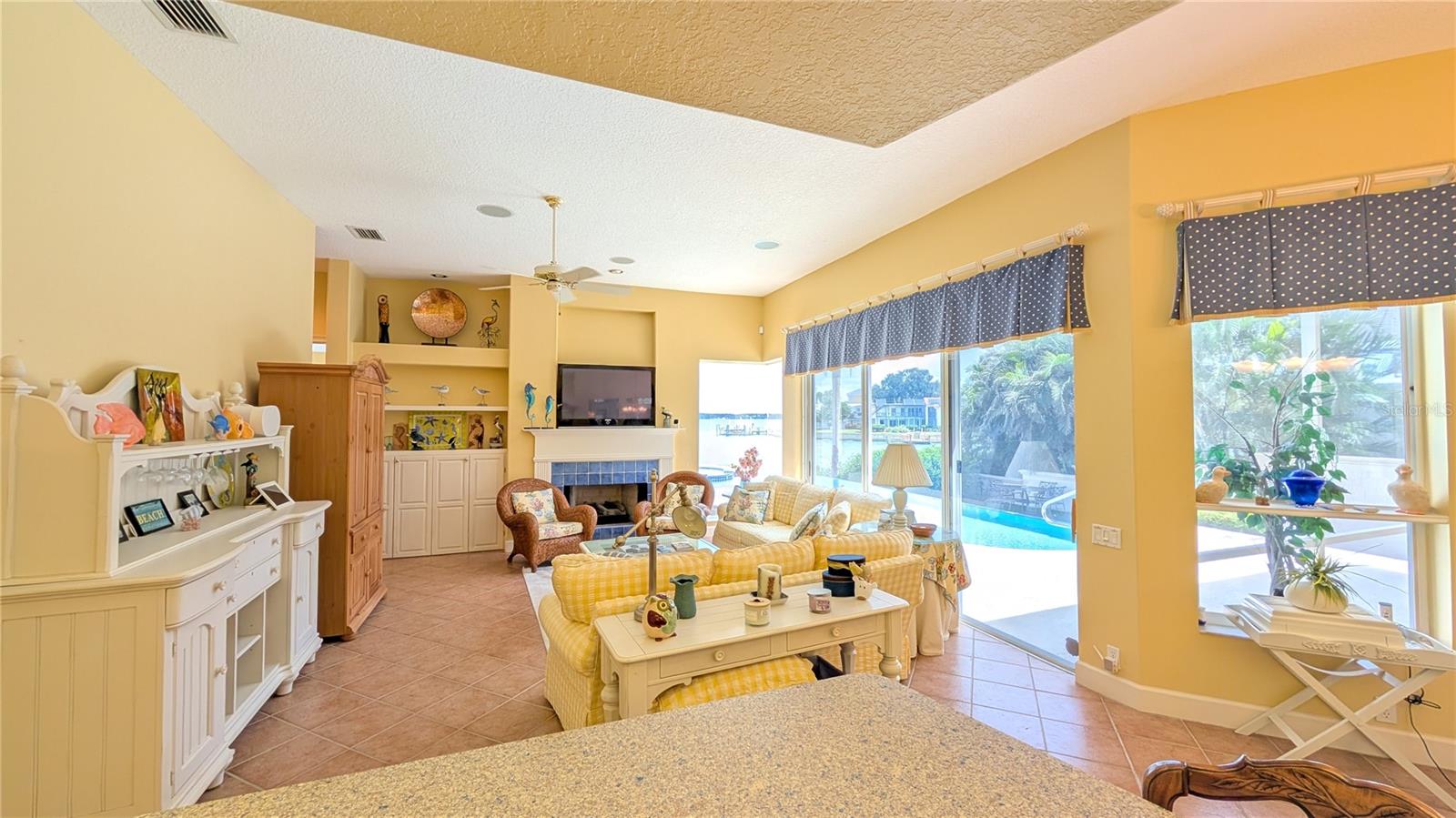 4709 Dolphin Cay Ln Property Photo 11