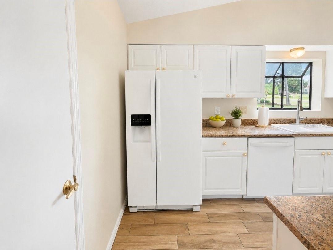 1203 Saxony Cir #a Property Photo 4