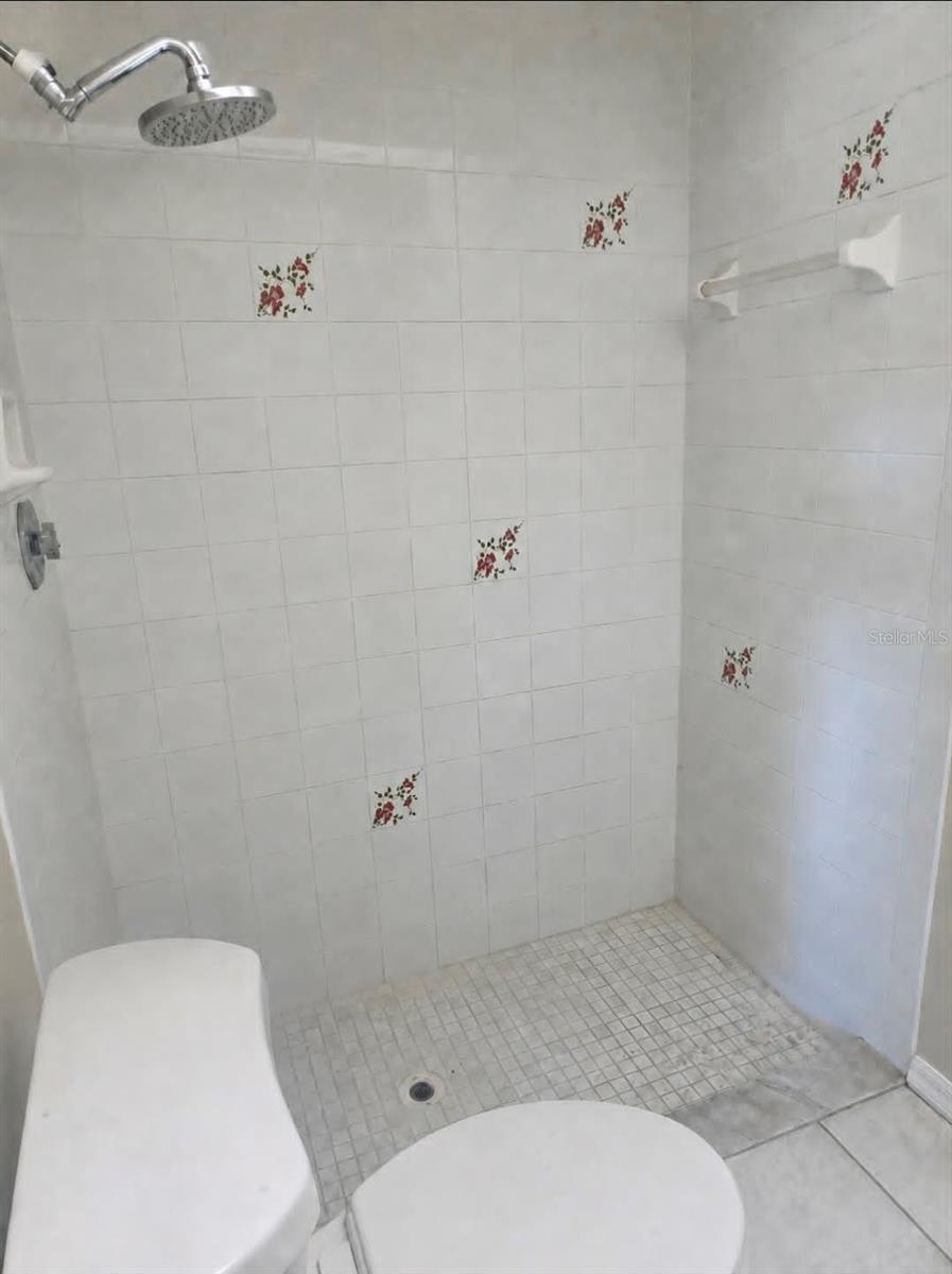 1203 Saxony Cir #a Property Photo 9