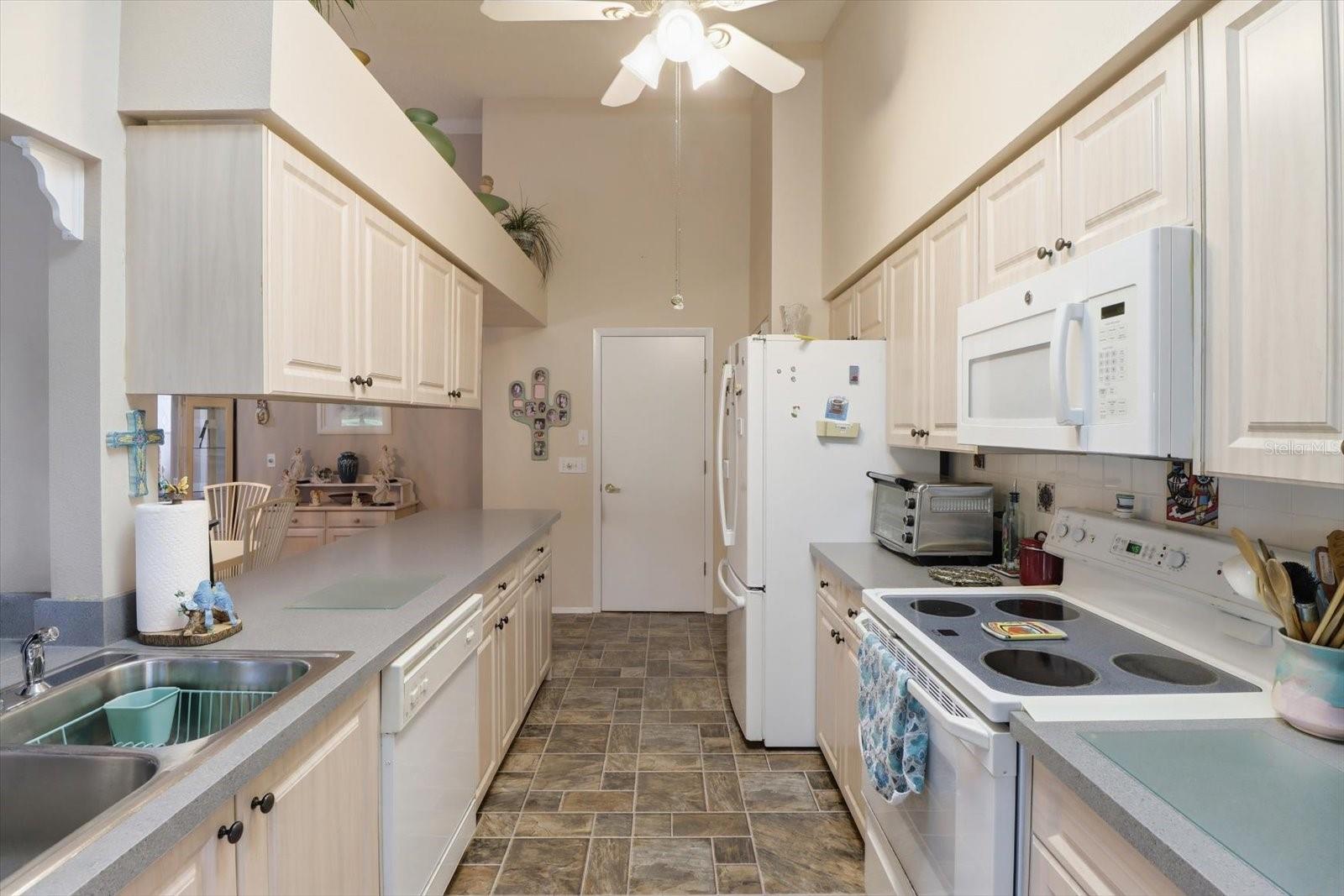 8012 Willow Brook Dr Property Photo 9
