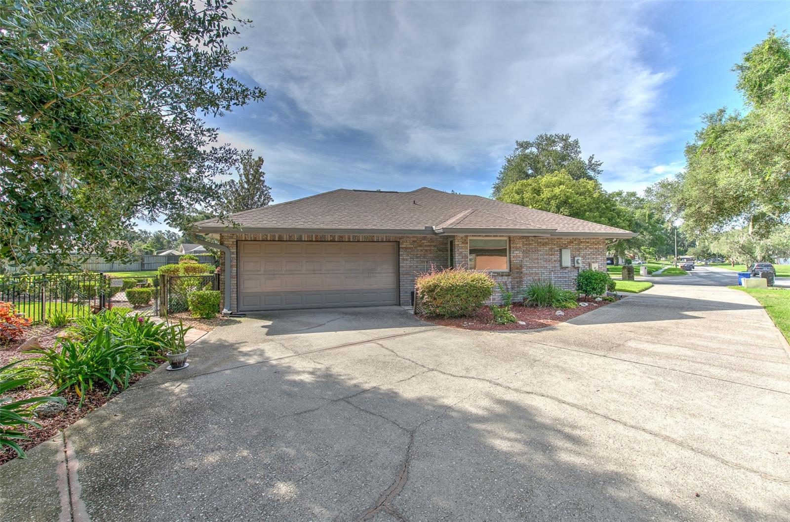2102 Whitlock Pl Property Photo 2