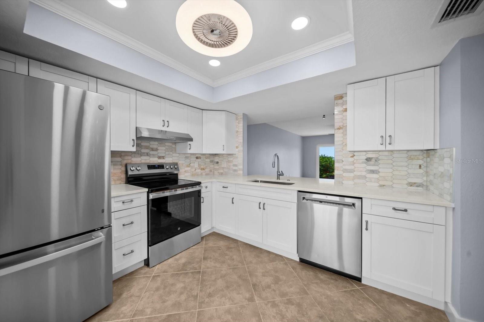 7530 Sunshine Skyway Ln S #t30 Property Photo 8