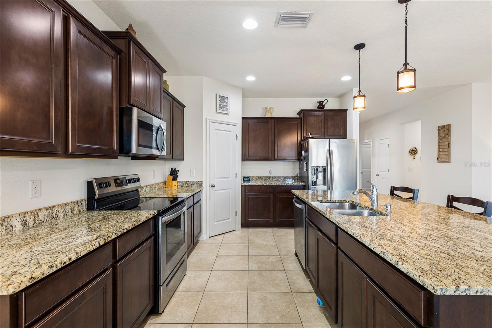 5025 Jackel Chase Dr Property Photo 3
