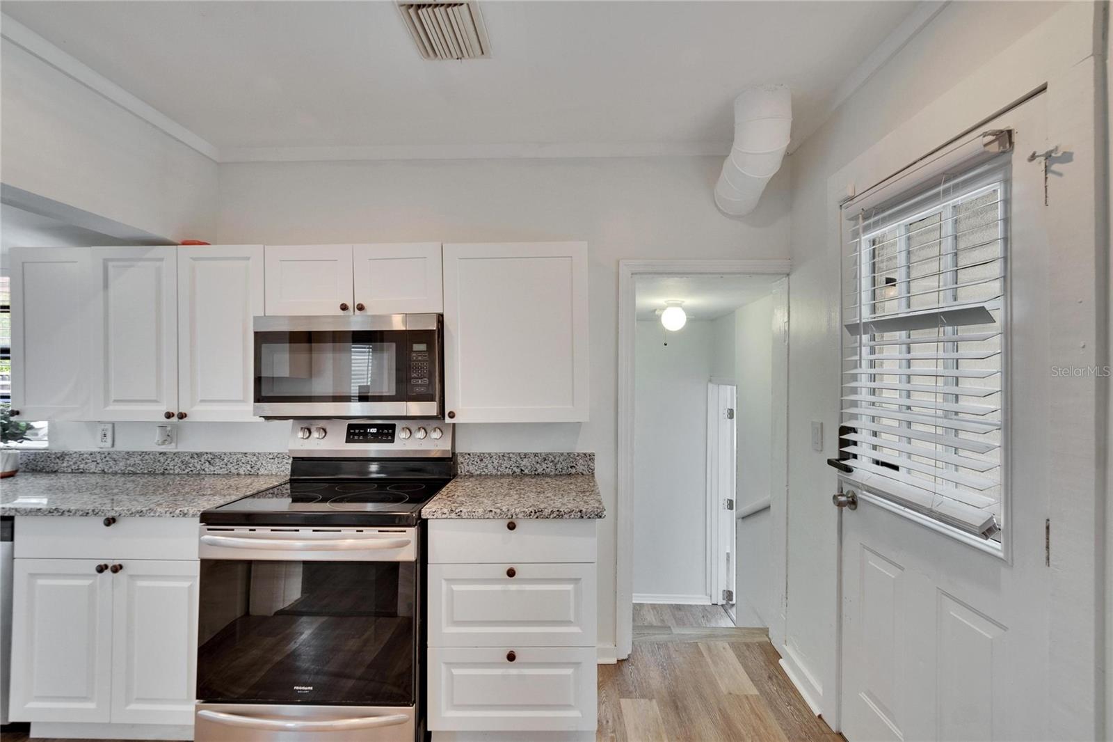 1138 Howard St Property Photo 12