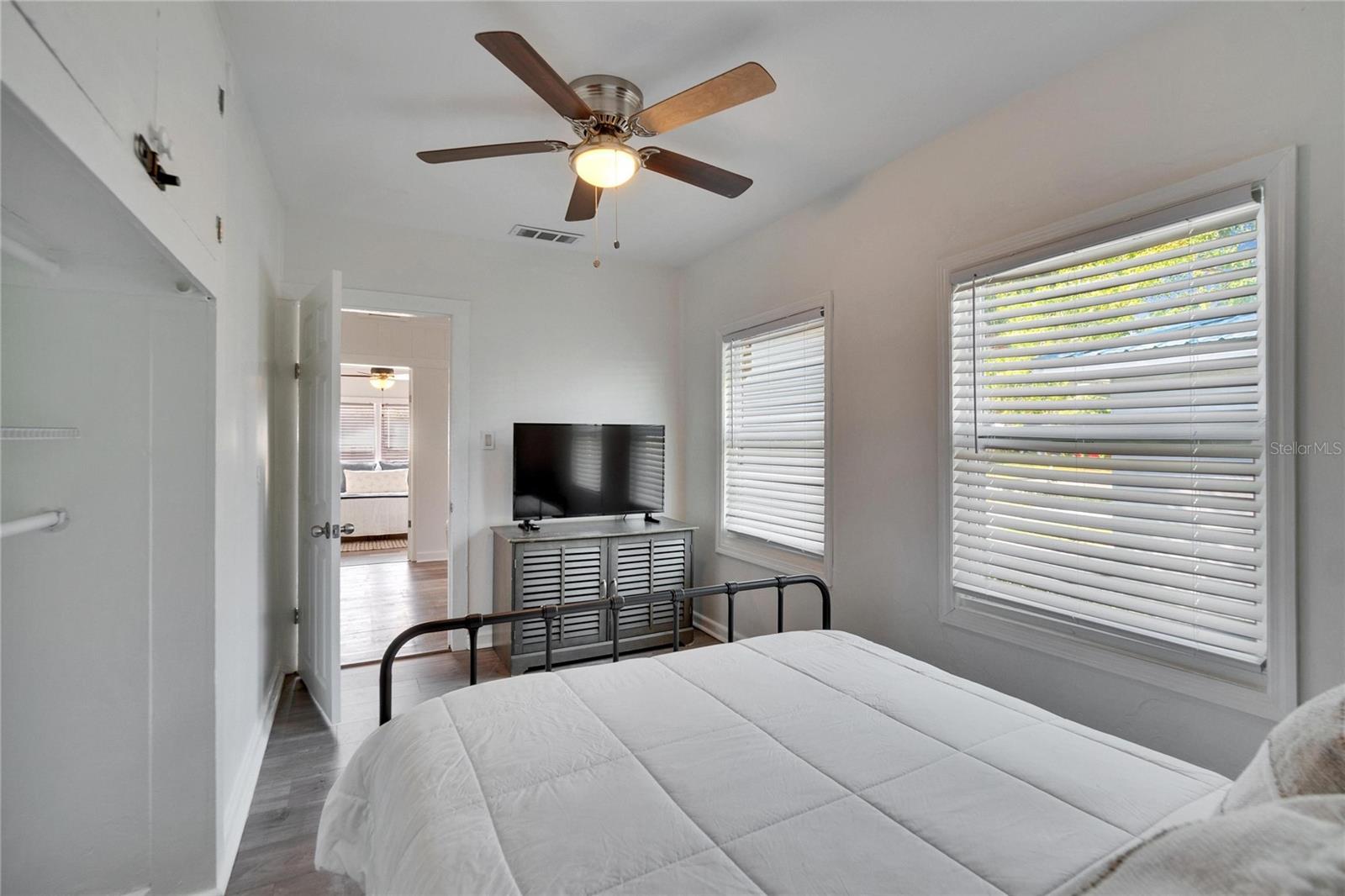 1138 Howard St Property Photo 17