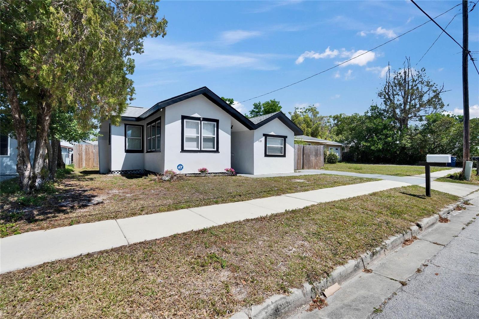 1138 Howard St Property Photo 24
