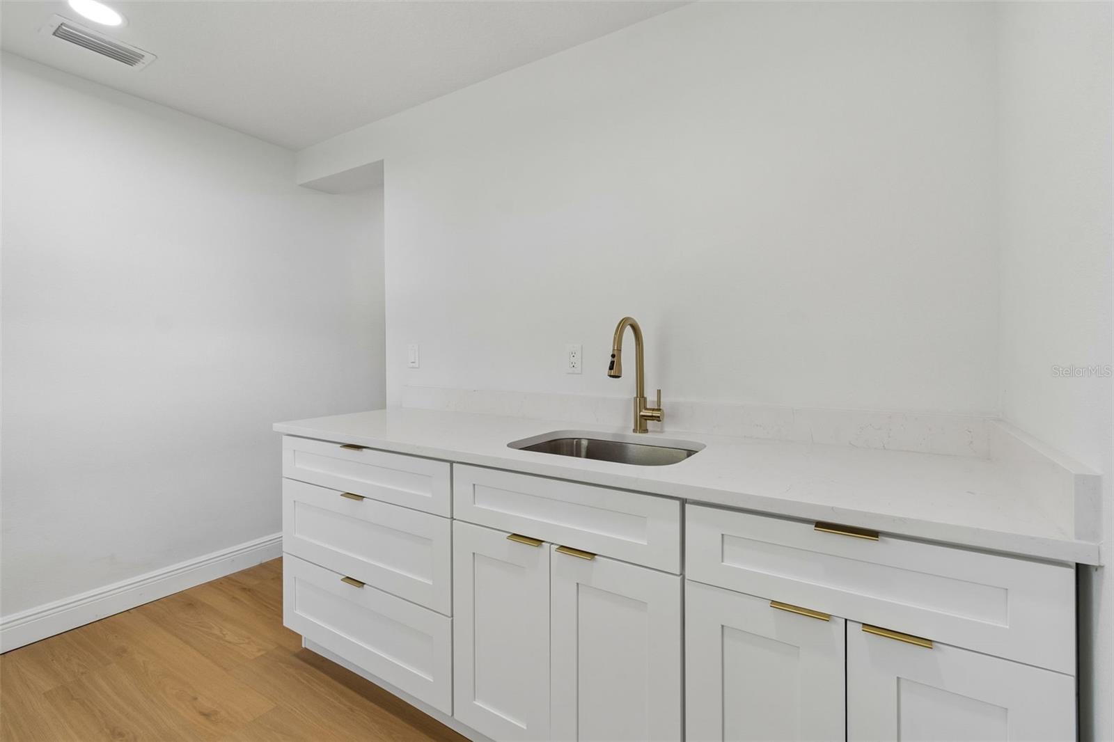 2102 W Ferris Ave Property Photo 36