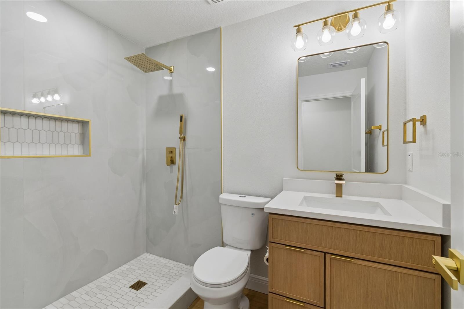 2102 W Ferris Ave Property Photo 49